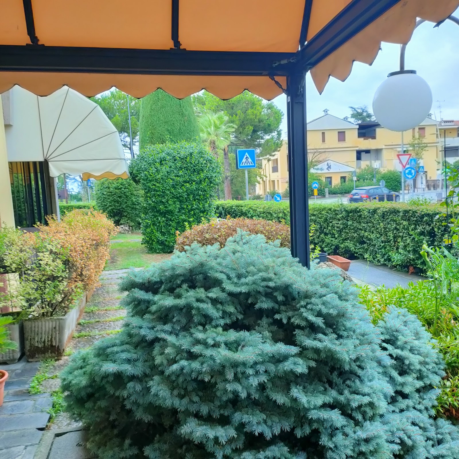 The garden veranda of Hotel Derby